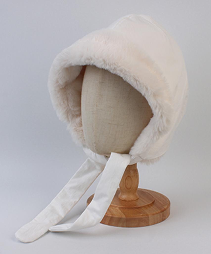 Yunibeosyeolkemiseuteuli Poly Fur White Bonnet Hat