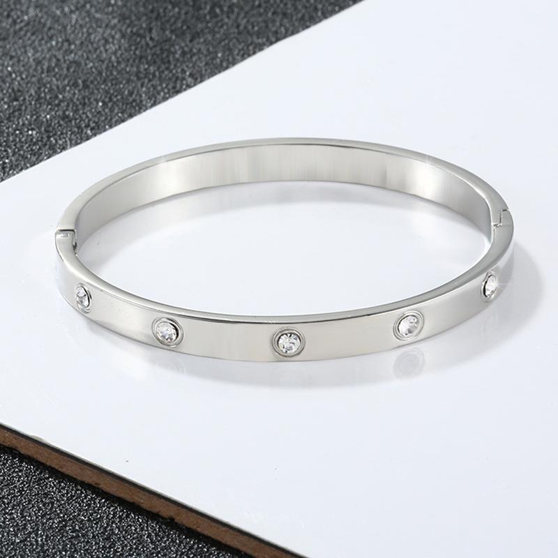 Middle Aged Small Fragrance Fashion Patterned Wristband Fashion Simple Bracelet Buckle Full Bracelet Jewelry