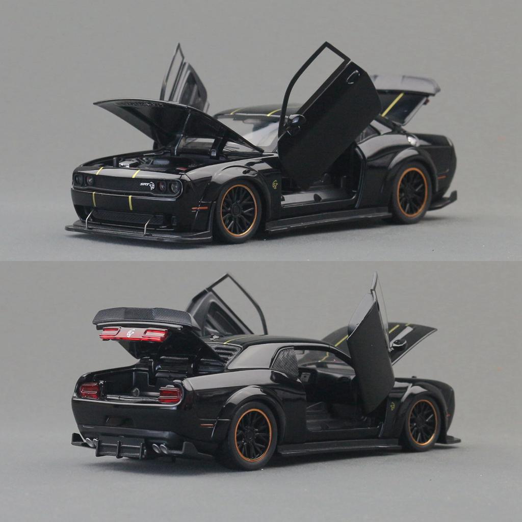 1/32 Dodge Challenger SRT Hellcat Toy Car for Children Super Sport Model Diecast Vehicle Miniature Sound & Light Collection Gift
