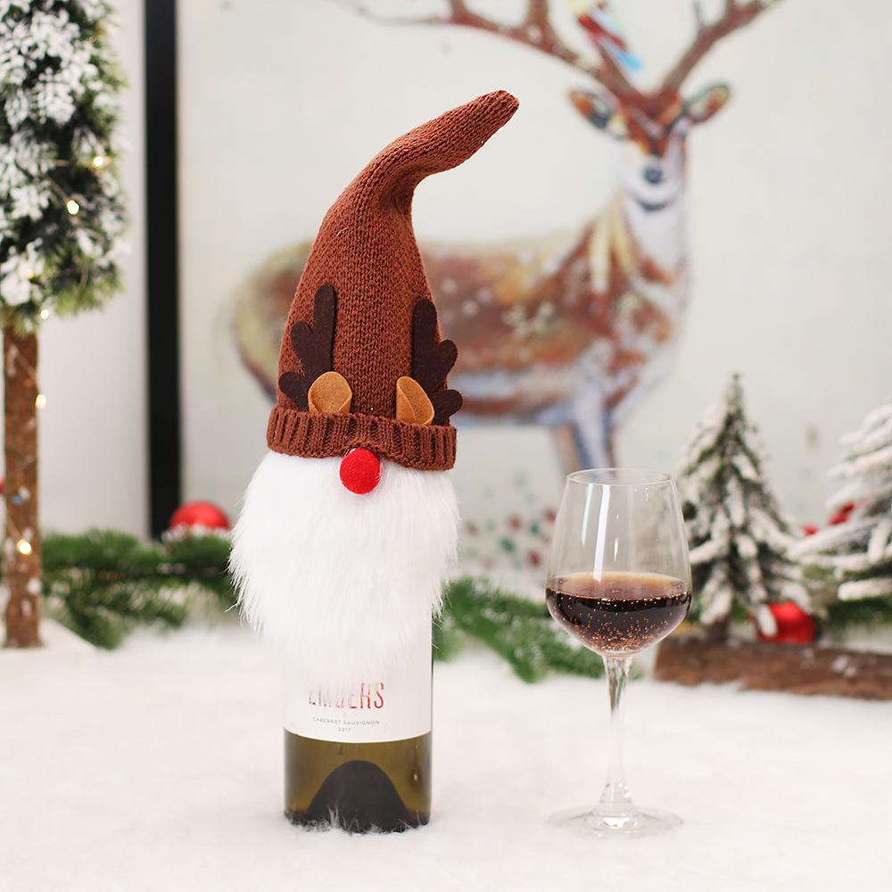 Gestrickte Weihnachts-Weinflaschenhüllen: Alter Mann Schal, Mütze, Schneemann für festliche Restaurantdekoration