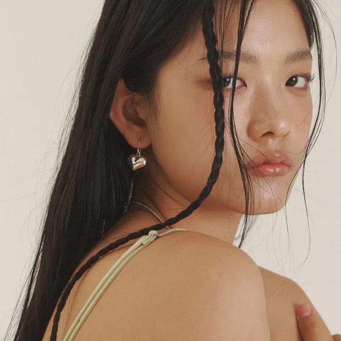 [Silver] Plump M Heart Earrings