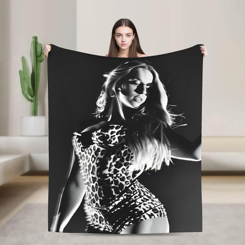 Warm Blanket Camping Tate McRae Bedding Throws Canadian Singer Flannel Bedspread For Couch Chair Sofa Bed Graphic Sofa Bed Cover