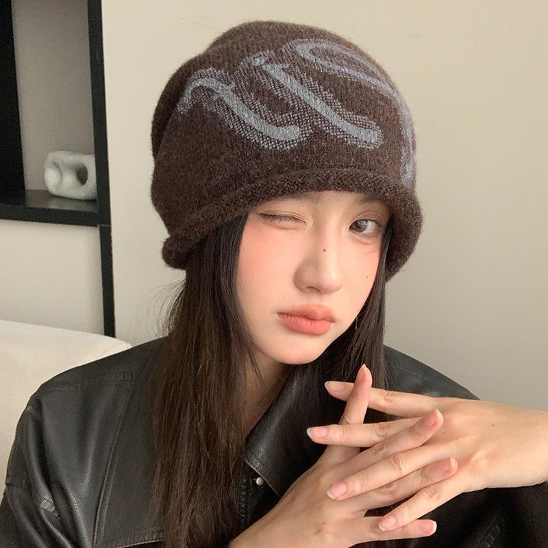 Outdoor versatile hat women's autumn and winter warm knitted hat lazy style retro headgear show face small cold hat
