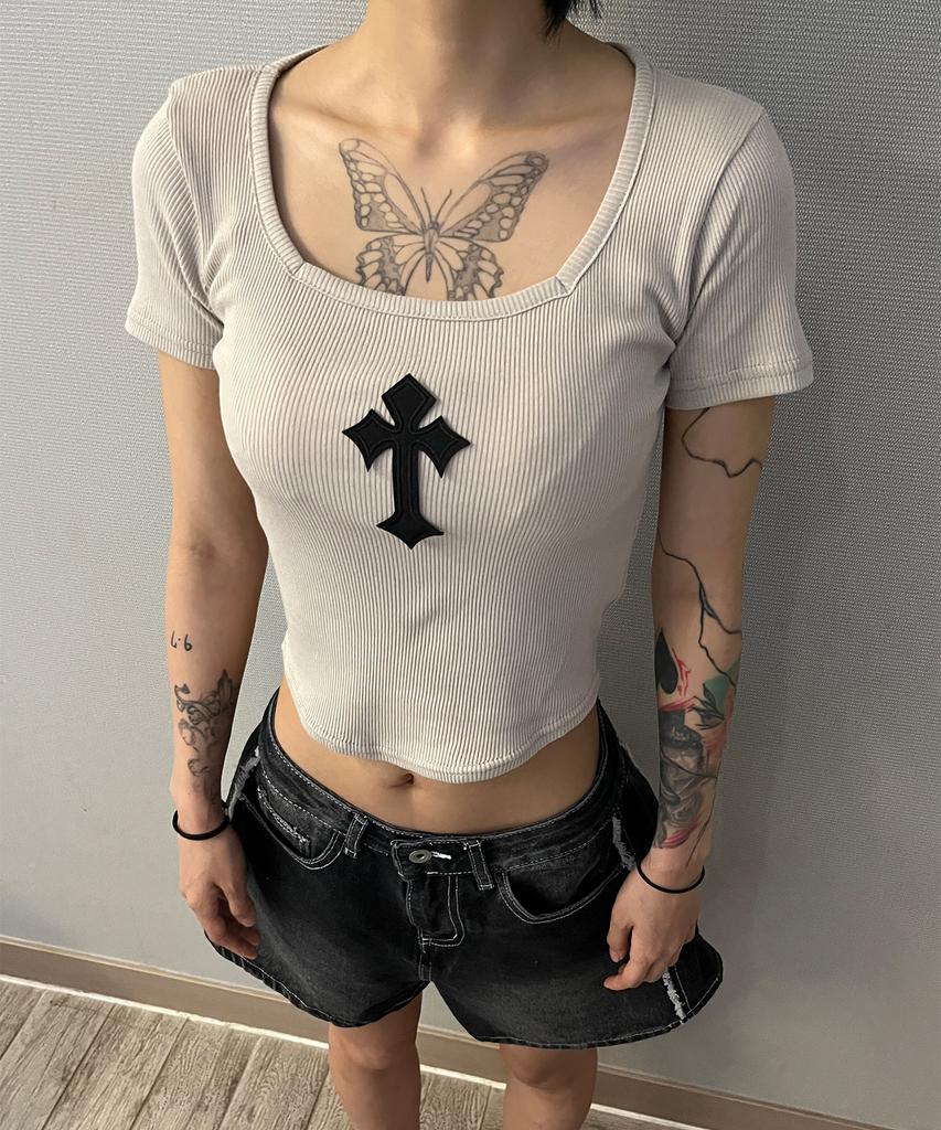 Bonseullipi Cross Square Neck T-Shirt (Beige)