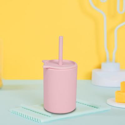 Dětské kelímky pro batolata 150 ml s víčkem a brčky Opakovaně použitelné kelímky odolné proti rozlití pro děti Nerozbitné dětské silikonové hrnky Sippy pro domácí školní kuchyňku