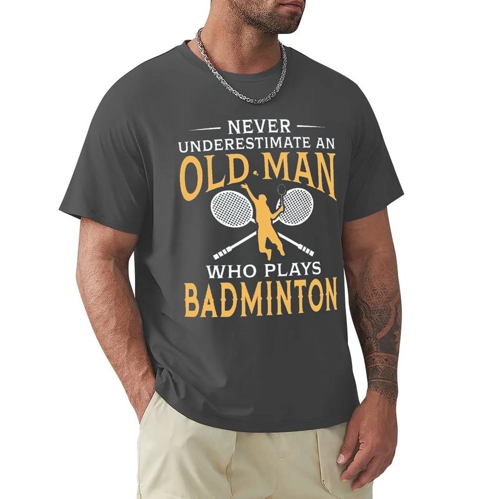 Onderschat nooit een oude man die badminton speelt T-shirt Harajuku T-shirt met korte mouwen 100% katoen Grafisch T-shirt Tops
