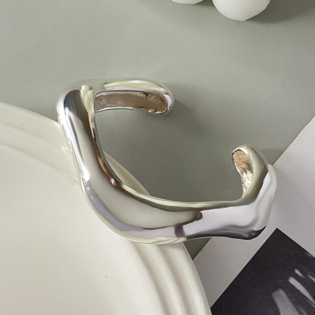 Personalized Exaggerated Liquid Metal Pleated Bracelet, Fashionable Smooth Irregular Open Bracelet For Women