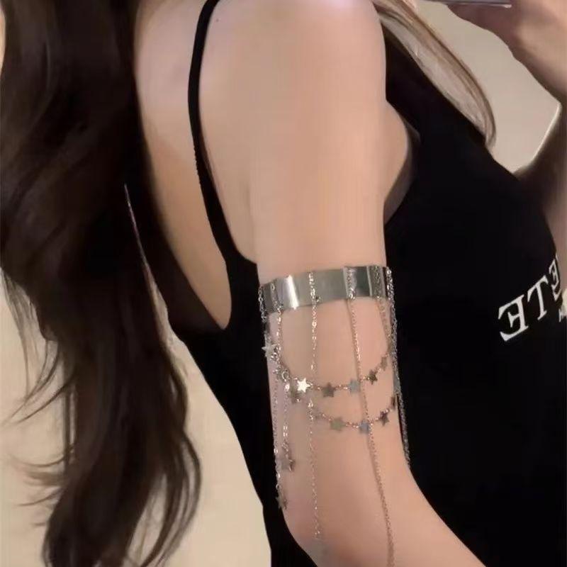 Spicy Girl Style: Chic Tassel Star Arm Band, Sweet yet Cool Metal Design, Trendy and Edgy Arm Bracelet