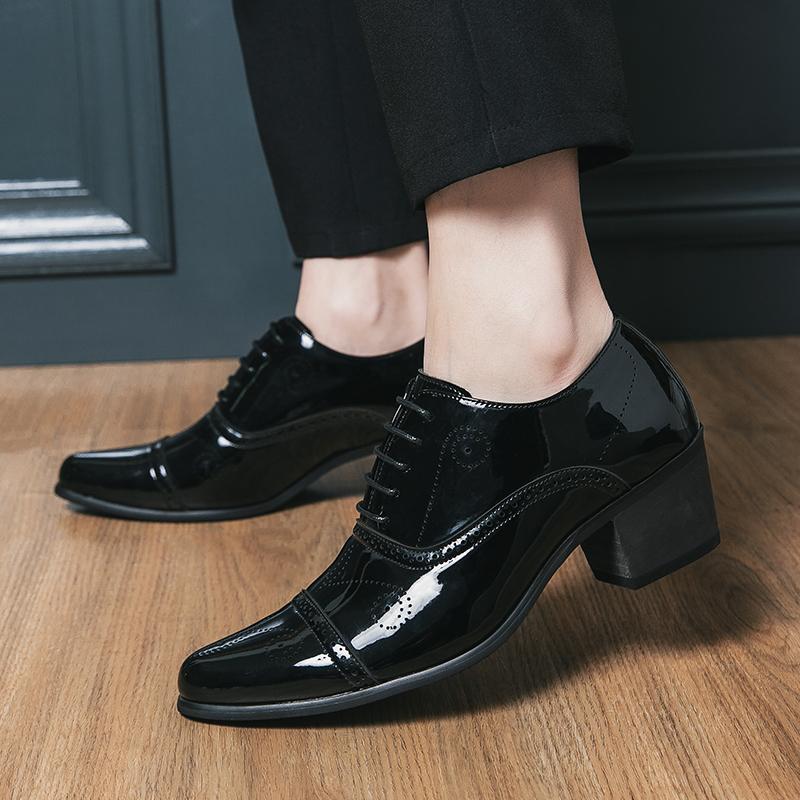 Nouvelles Chaussures en Cuir pour Homme à Talons Hauts 6cm Bout Pointu Brogue Chaussures de Mariage Augmentation de la Hauteur Travail Formel Carrière Chaussures de Danse Jazz