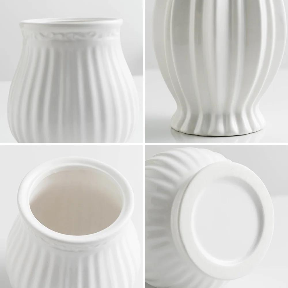 Vase artistique en céramique à rayures blanches pour salon, composition florale, sensation avancée, petites fleurs séchées, décoration de la maison