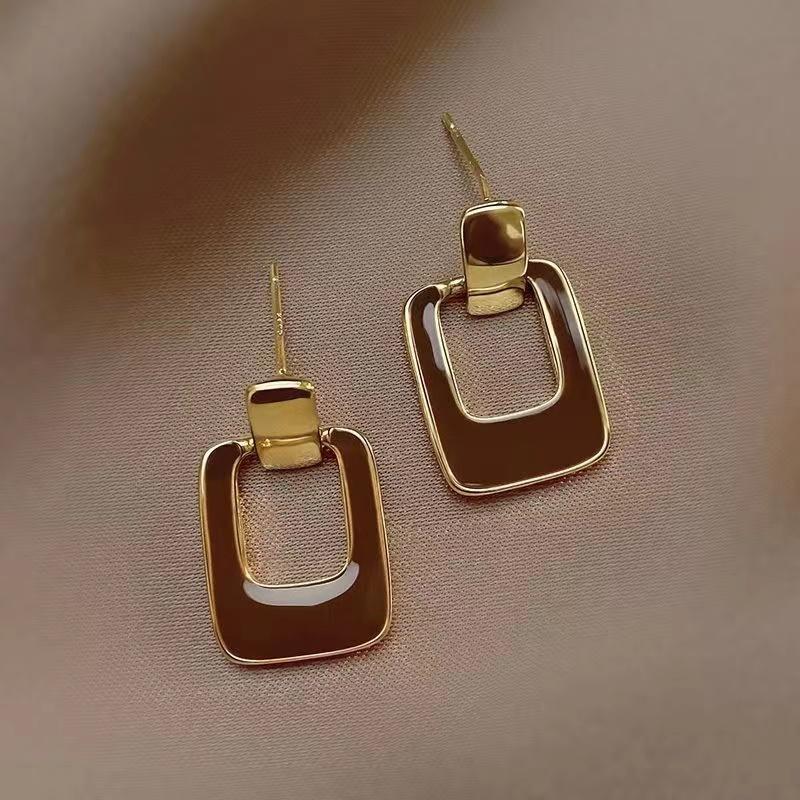 Retro Hollow Brown Square Dangle Earrings for Women Coffee Enamel Oil Geometric Metal Drop Earring Girls Party Charm Jewelry