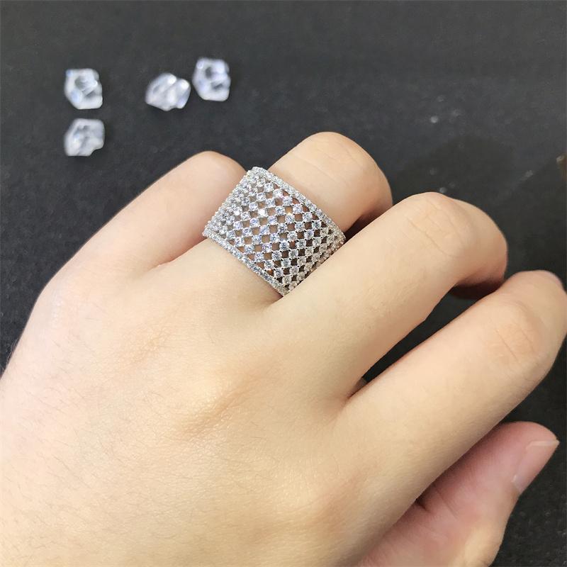 Huitan Full Sparkling Cubic Zirconia Wide Rings for Women Fashion Luxury Wedding Bands Finger Accessories Stylish Rings Jewelry