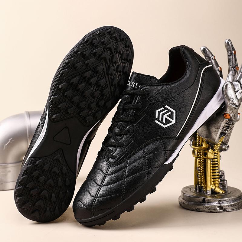 Men Long Spike Football Soccer Boots Outdoor Training Sneakers Big Size Black White for Teenager Sports