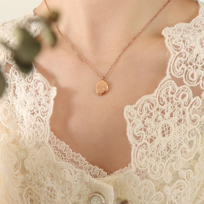 18k Gold Irregular Oval Letter Pendant Necklace in Titanium Steel – Luxury Women's Jewelry