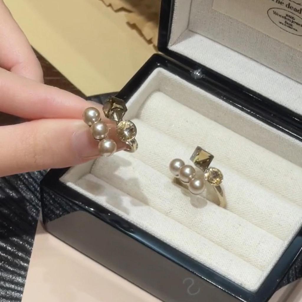 Zircon Pearl Dual-Shaped Ring: Luxurious Retro Fashion Jewelry for a Versatile, High-End Look
