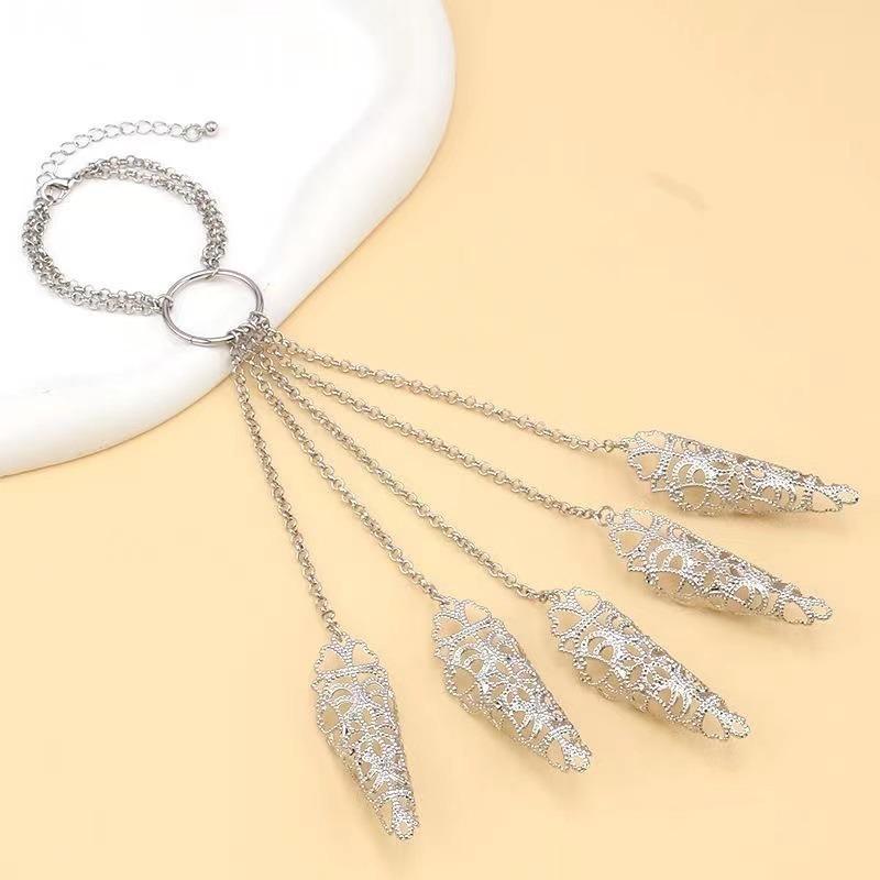 1PC European and American Jewelry, Gothic Halloween Chain Finger Bracelet, Personalized Tapered Fringed Nail Back Chain