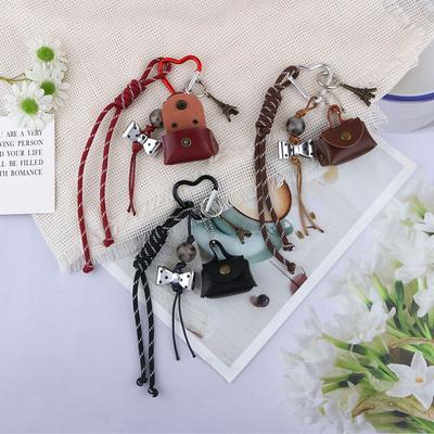 Lederseil-Schlüsselanhänger mit Kirschschleife, süßer Herz-Taschenanhänger, 3D-kreativer Cartoon-Schlüsselring, Anti-Verlust-Handy-Lanyard