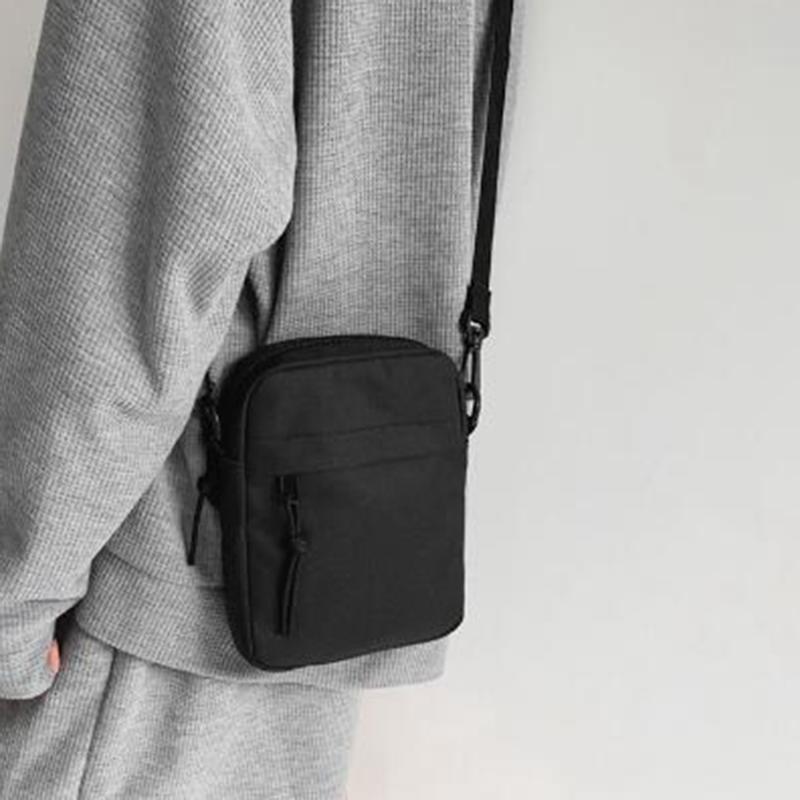 Einfache kleine Umhängetasche für Herren, Messenger-Sling-Taschen für Herren, lässige Canvas-Umhängetasche mit kleinem Reißverschluss