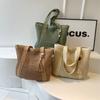 Borsa a Spalla di Design per Donna Fatta a Mano ad Alta Capacità Borsa Tote da Shopping con Ciondolo Nappa Borsa Estiva