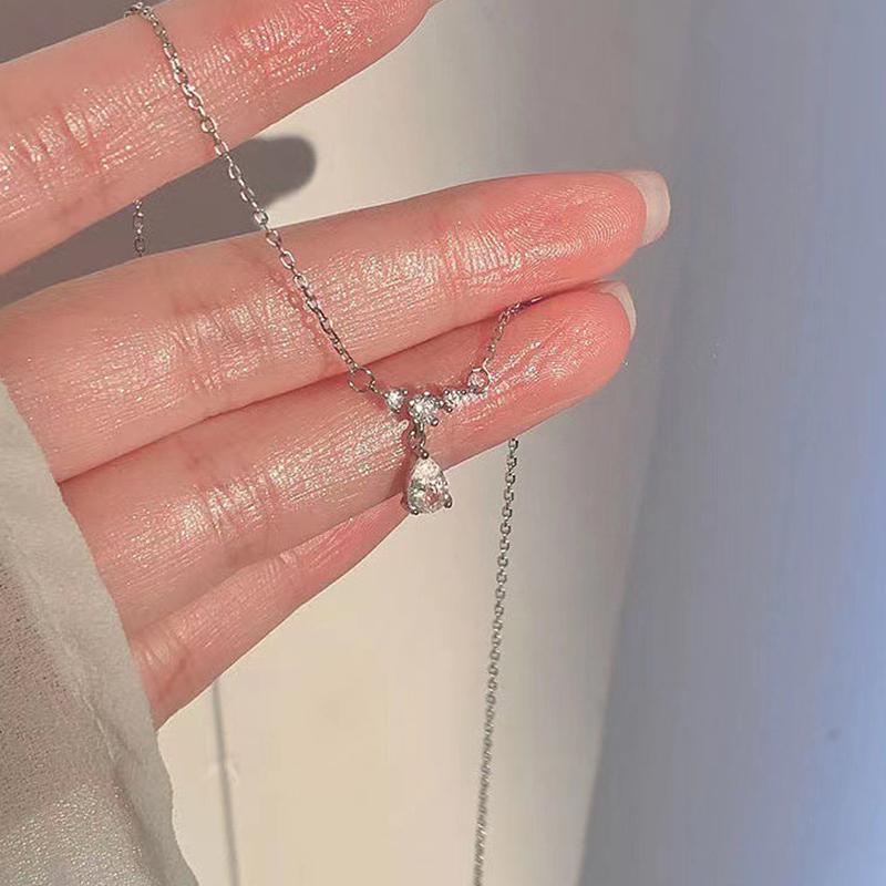 Korean Style Water Drop Pendant Necklace Clavicle Chain For Women  Light Luxury Jewelry Party Gift
