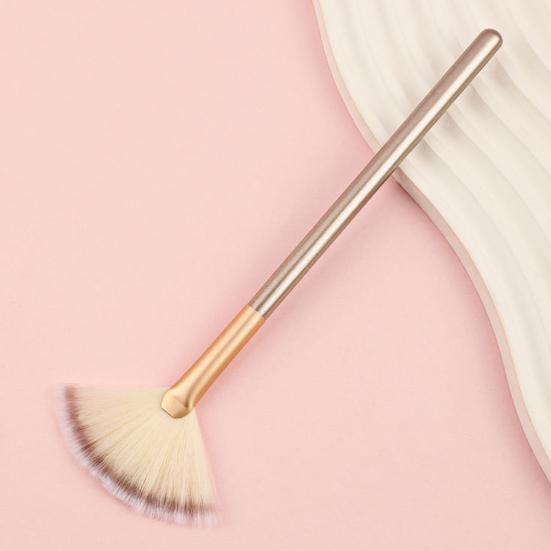 1/2/3/4/5Pcs Facial Fan Brush with Wooden Handle Women Makeup Brush Soft Fluffy Bristles Esthetician Facial Mud Clay Applicator Brush Tools