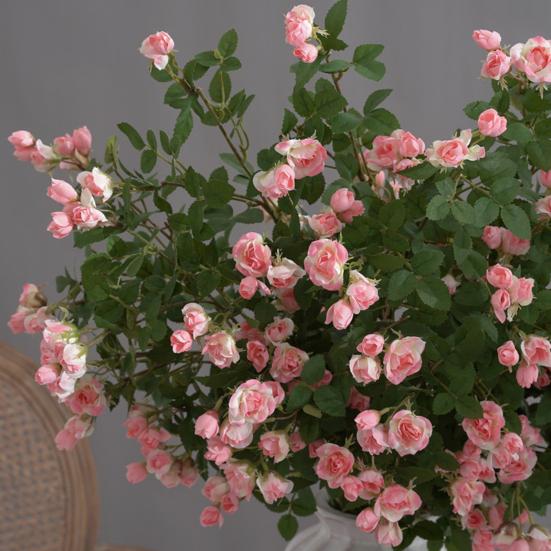 Künstliche Blume, langer Zweig, künstliche Rose, realistische helle Farben, nicht verblassende Kunstseidenblume für Heimdekoration