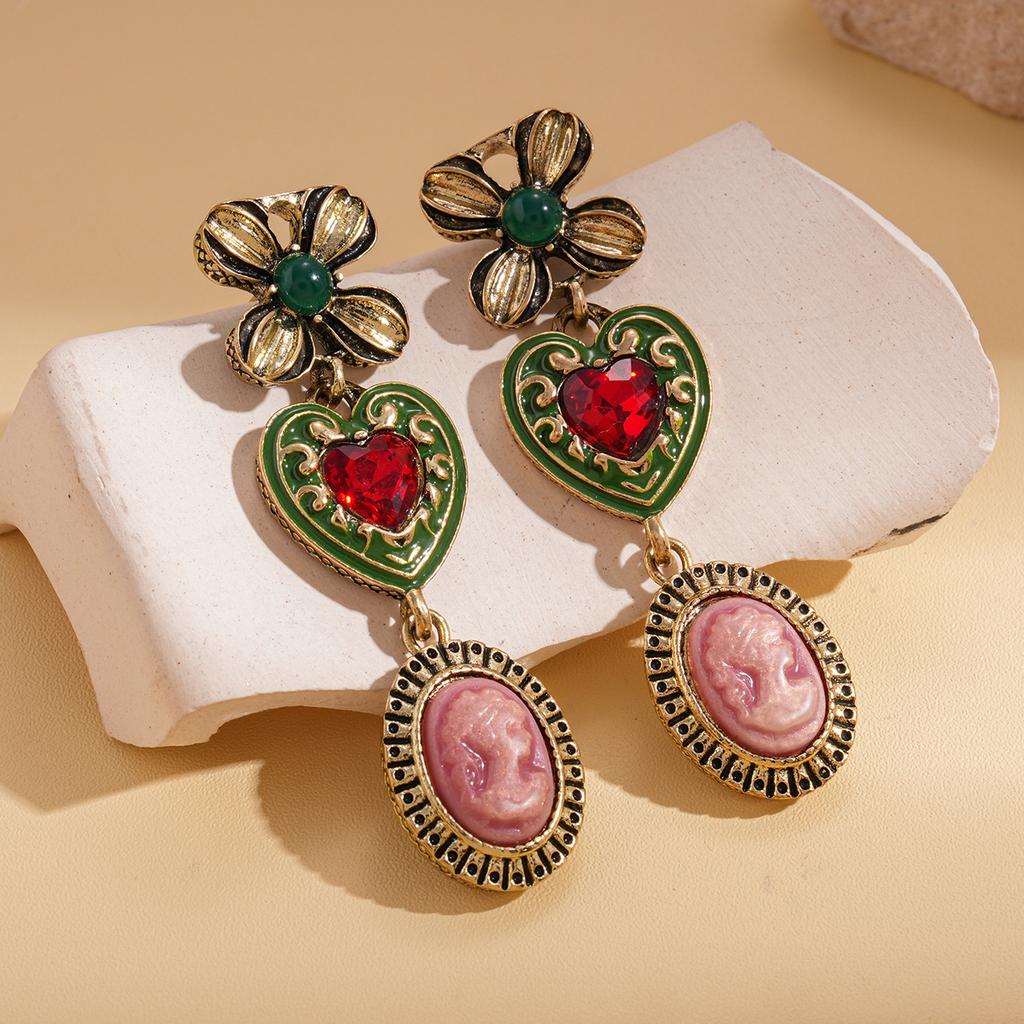 Vintage Exquiste Baroque Portrait Pendant Earrings for Women Palace Rhinestones Heart Flower Dangle Earring Accessories K1