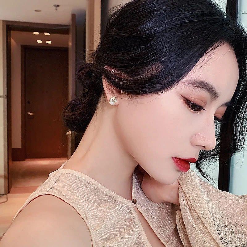 Little Bee Artificial Pearl Earrings Simple and Cute Woman Earrings