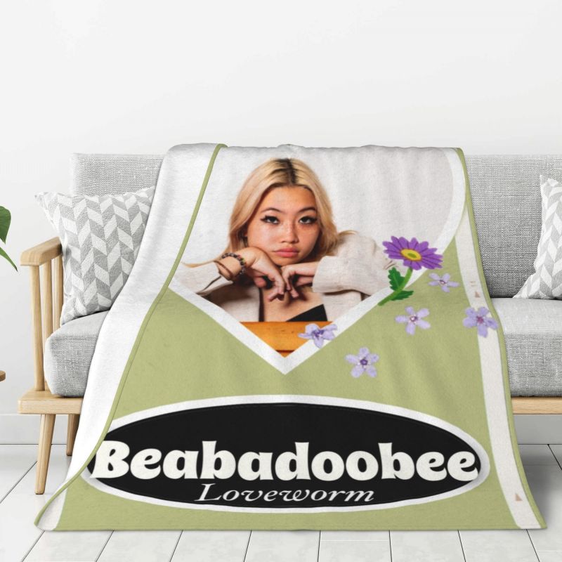 Benutzerdefinierte Beabadoobee Decke 3D Gedruckt Weiches Flanellfleece Warm Fake It Flowers Pose Wurfdecken für Reise Schlafzimmer Sofa Steppdecke