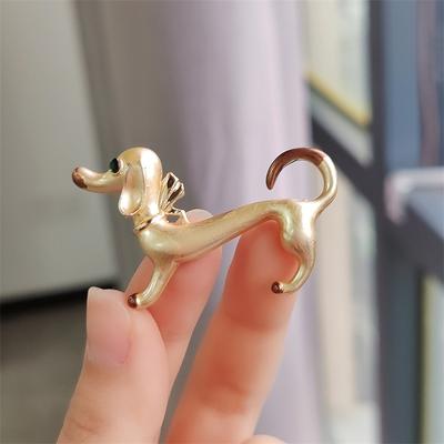 Broche creativo y lindo con forma de perro salchicha que gotea aceite, broche sencillo para hombres y mujeres con accesorios