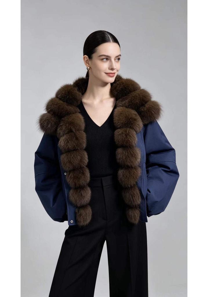 Women's Winter Down Jacket with Real Fox Fur Collar – Fashionable, Versatile, and Warm Parka Coat.