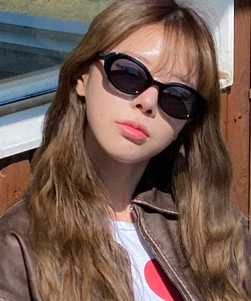 Hangeul Oval Sunglasses Black