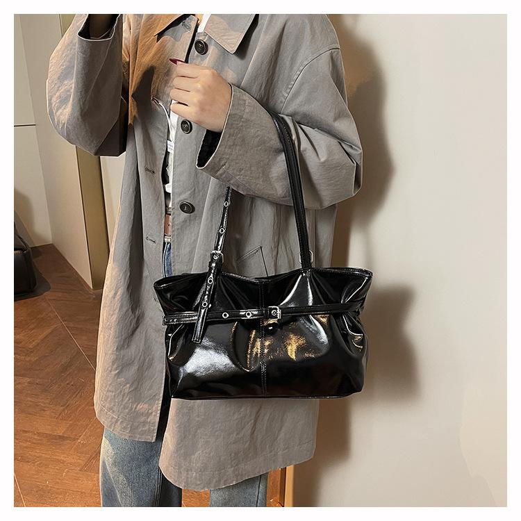 Retro Solid Color Faux Leather Shoulder Bag for Women, Chic Belt Buckle Clutch Handbag, Spacious Daily Commute Tote CLE