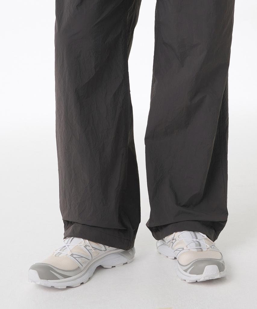 Musinsa Standard Nylon Crease One-Tuck Wide Elastic Waist Pants [Gunmetal]