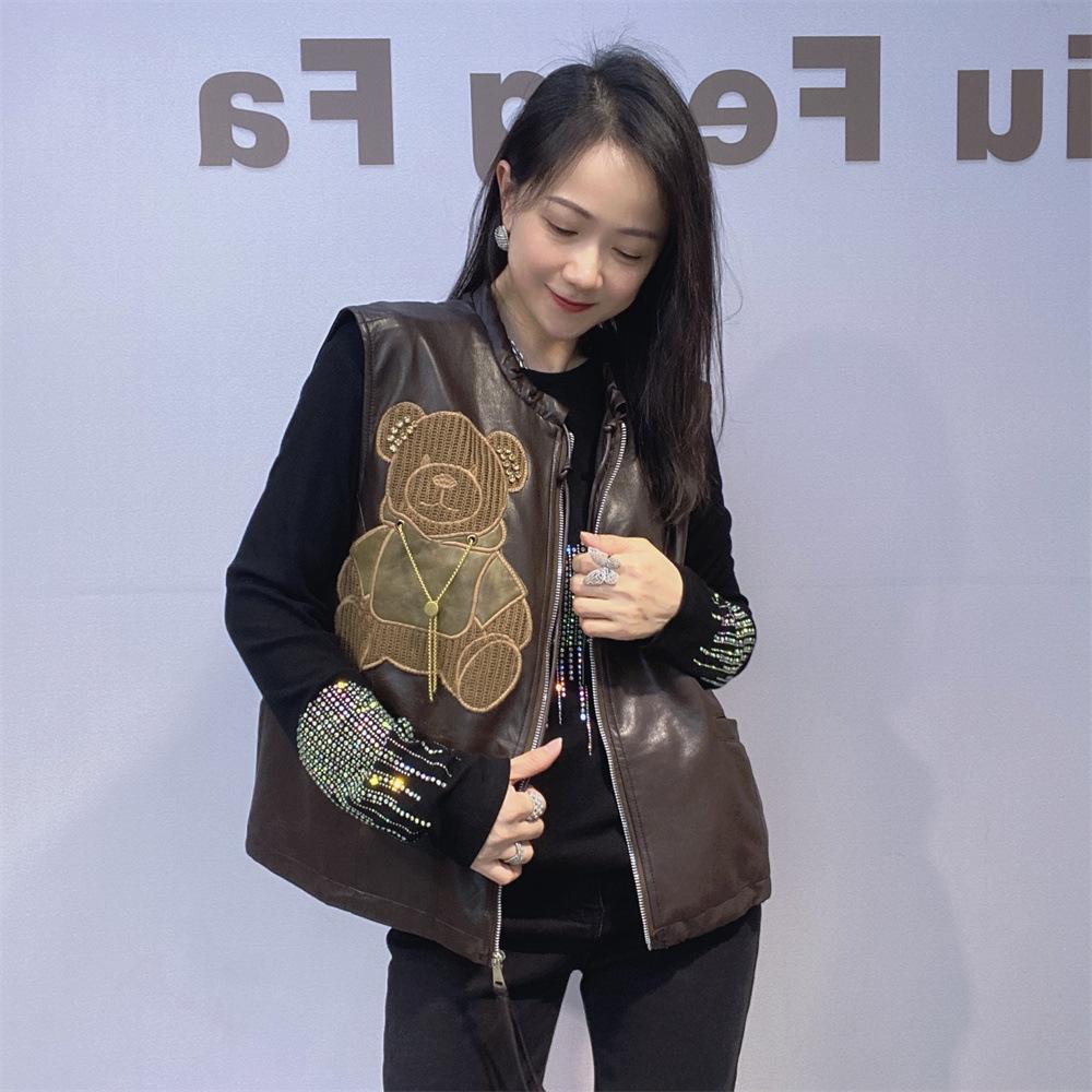 Plus-size Women's Retro Leather Waistcoat Women's Autumn Design Sense Embroidered Sleeveless Leather Jacket Waistcoat