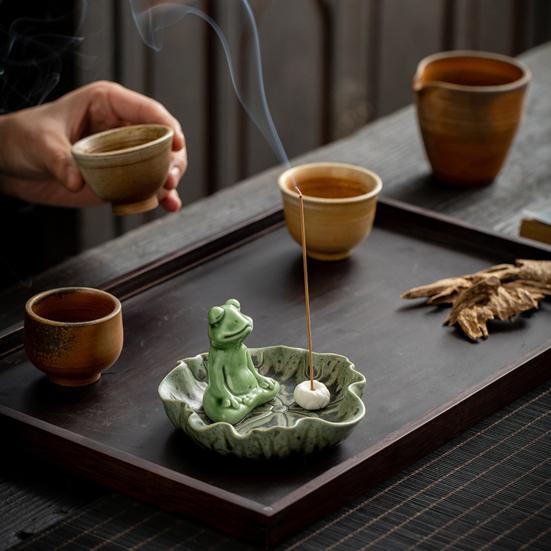 Yousheng Méditation Grenouille Porte-encens Céramique Feuille de Lotus Grenouille Assise Brûleur d'encens Décoration Ornement de Bureau Maison