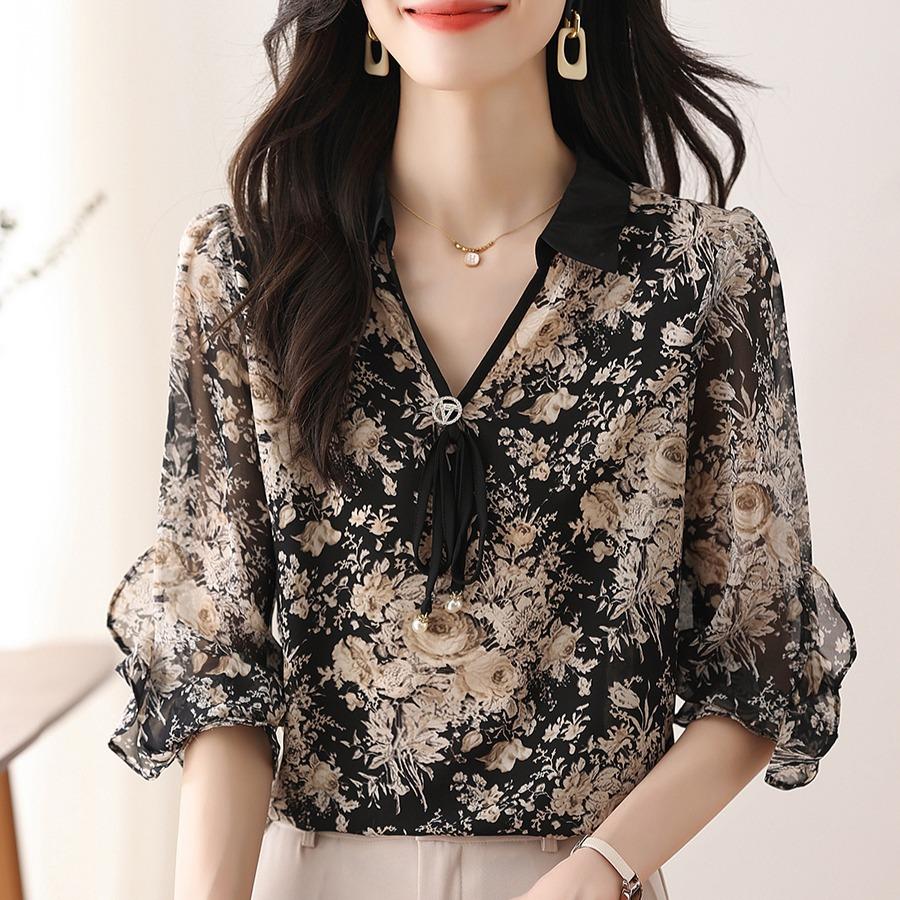 Elegant and Fashionable Floral Chiffon Shirt for Middle-aged Ladies In Spring