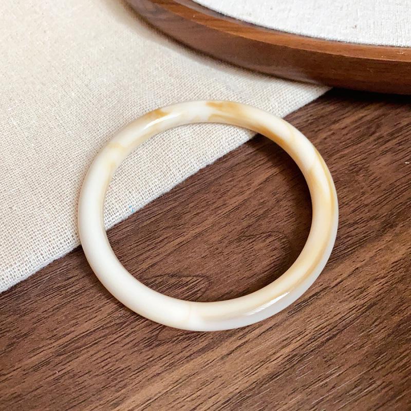 Chic European & American Geometric Acrylic Bracelet – Stylish, Versatile, High-End Hand Jewelry