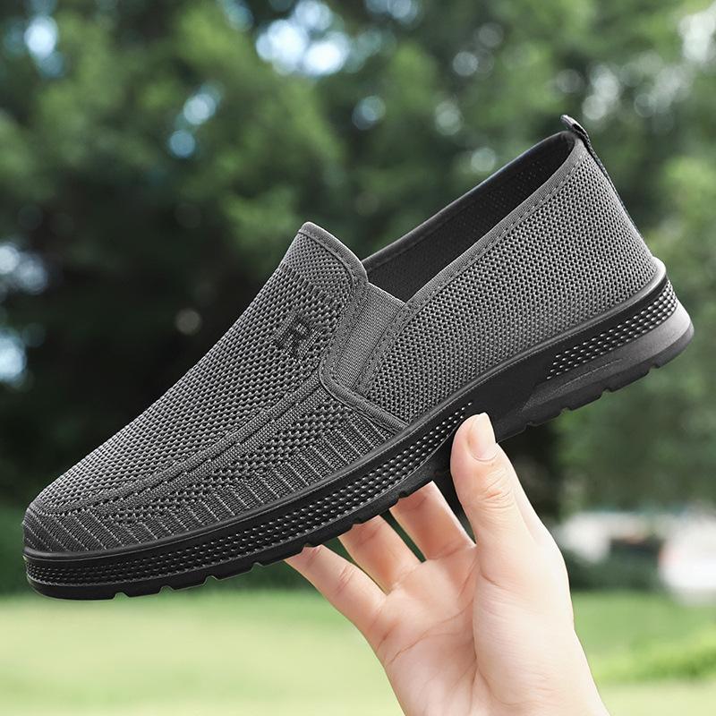 2025 zomer lichtgewicht en comfortabele casual herenschoenen voor luie mensen, instappers, oude Beijing stoffen schoenen voor heren