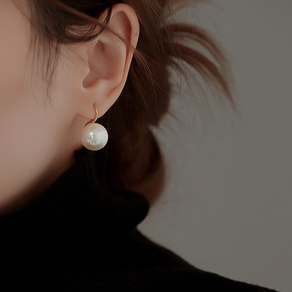 Vintage Pearl Earrings for Women Luxe Round Imitation Pearls Earrings Party Ladies Jewelry