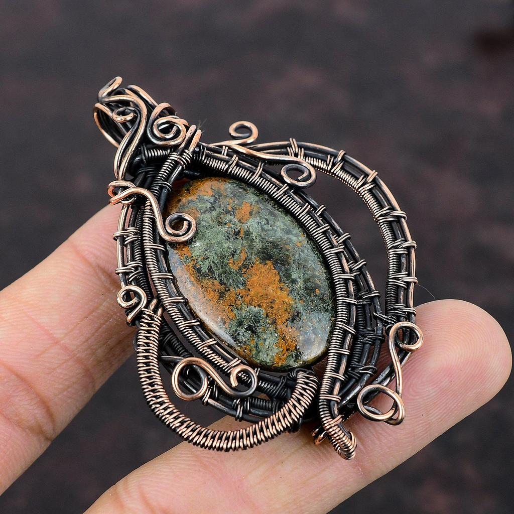 Pendentif Grenat Spessartine dans Calcaire Fil de Cuivre Enveloppé Pendentif Pierre Précieuse Bijoux en Cuivre Fait Main Tout Nouveau Pendentif Bijoux en Fil pour Cadeau