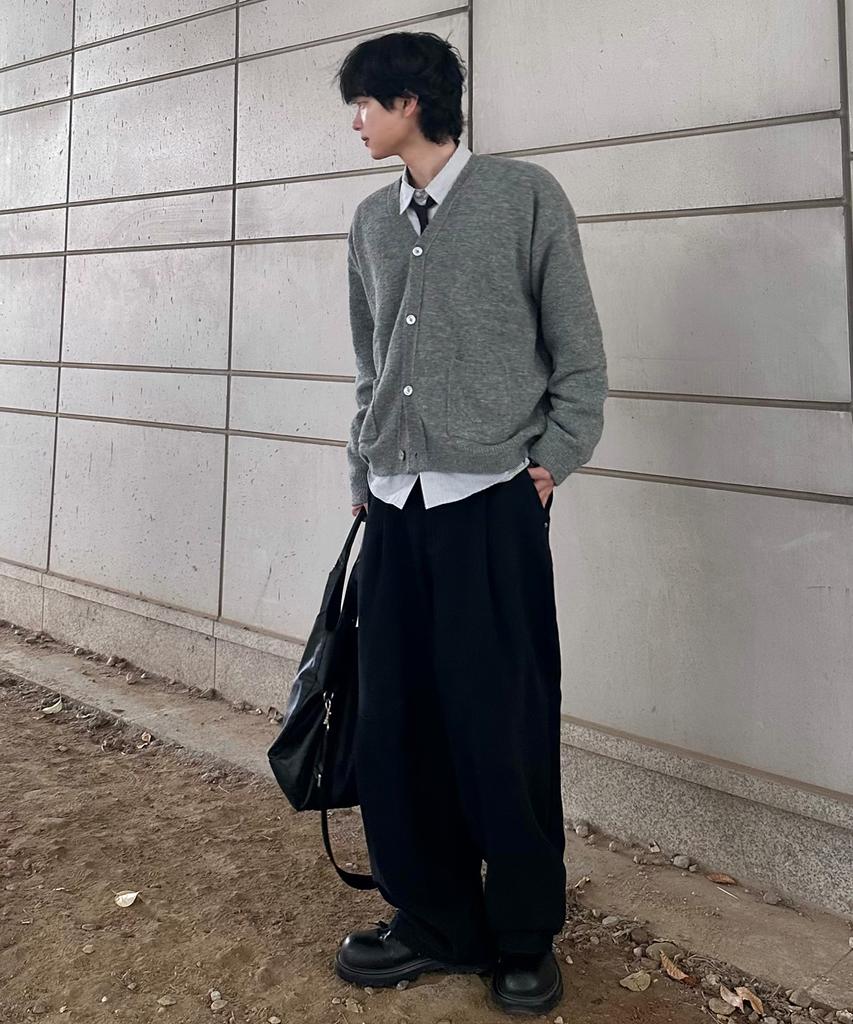 Mubeun Deep One-Pleat Wide Curved Cotton Pants Black