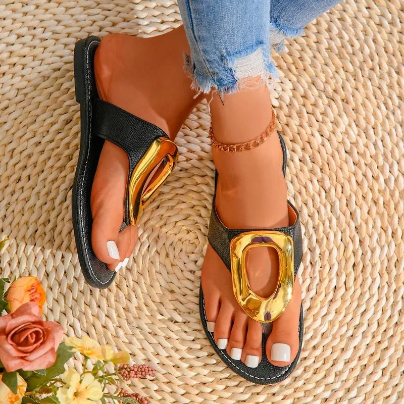 Mode 2024 Mode Damesschoenen Peep Toe Damespantoffels Hot Sale Metalen Decoratie Strandpantoffels Dames Nieuwe Plus Size Platte Pantoffels