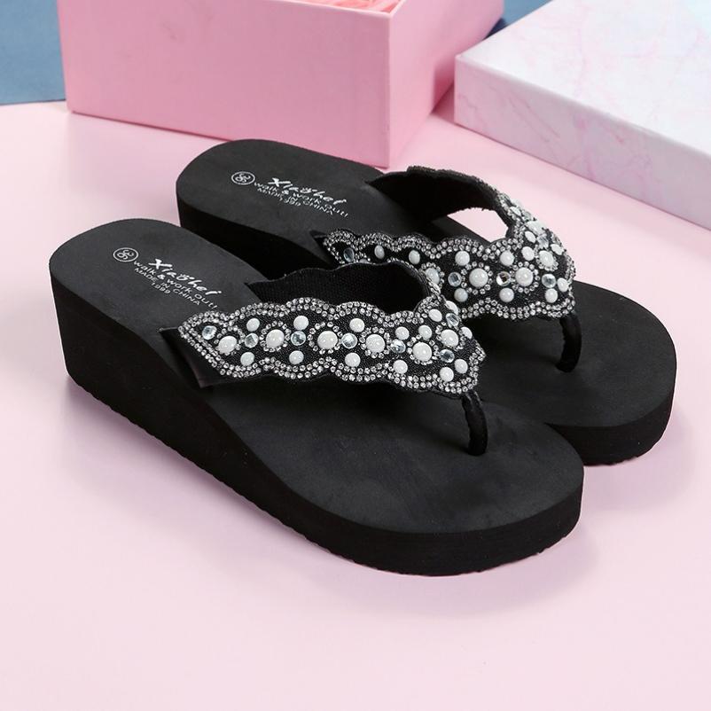 Hausschuhe Damen Sommer Dekoration Sandalen Außenbekleidung Mode Eva Keilabsatz Zehentrenner Füße Strandurlaub Flip-Flops Bequem und Vielseitig