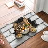 Realistischer 3D-Wolf, der aus zerrissenem Fußabtreter lugt, rutschfeste Badezimmer-Küchenmatte, Wohnzimmerboden, Eingangsbereich Teppich