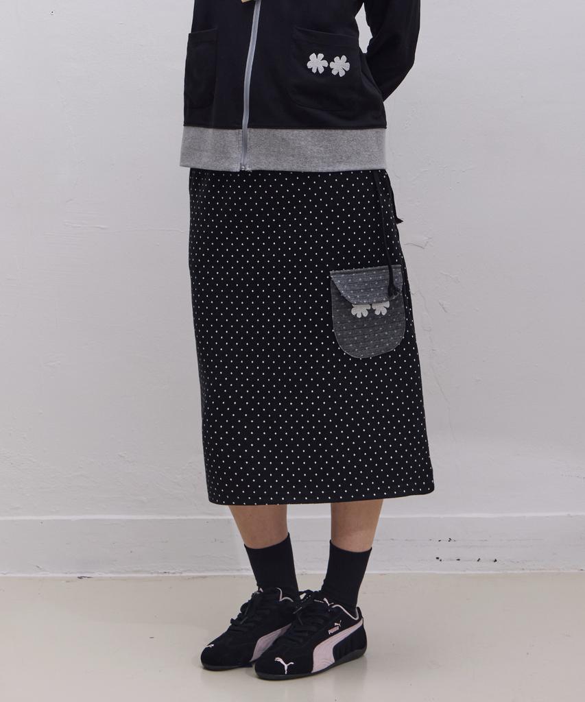 Ebeulisi Dot Pocket Sweat Skirt (Black)