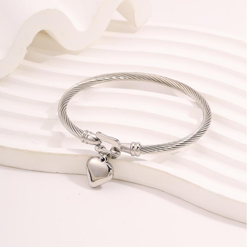 Titanium Steel Woven  Light Luxury Simple Love Pendant  Can Be Customized Non-fading Mirror Peach Heart 