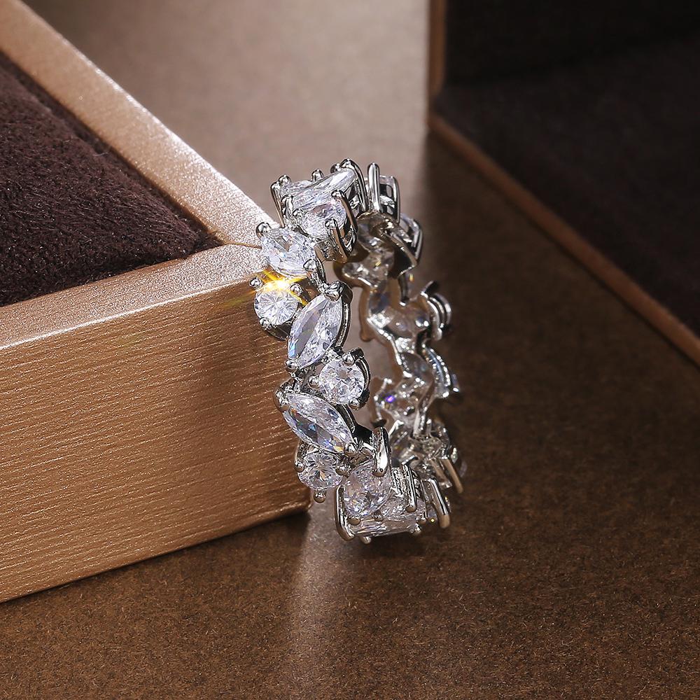 Huitan Romantic Bridal Wedding Rings Shiny Marquise Round Crystal Zirconia Irregular Band Delicate Ring Trendy Jewelry for Women