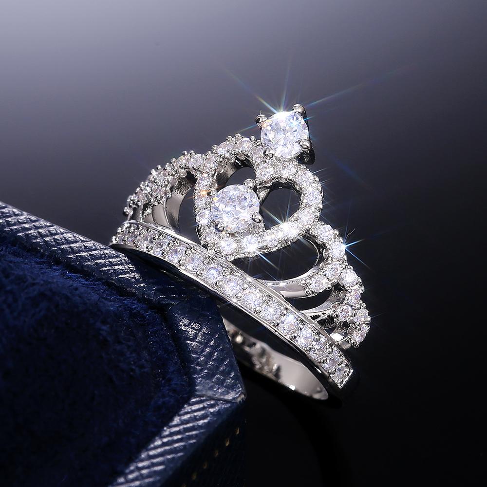Nieuwe Prachtige Koningin Kroon Ring Vrouwen Vol Ingelegd CZ Briljant Verlovingsring voor Vriendin Delicaat Hol Hart Kroon Ring