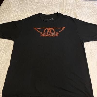 Tops – T-Shirts